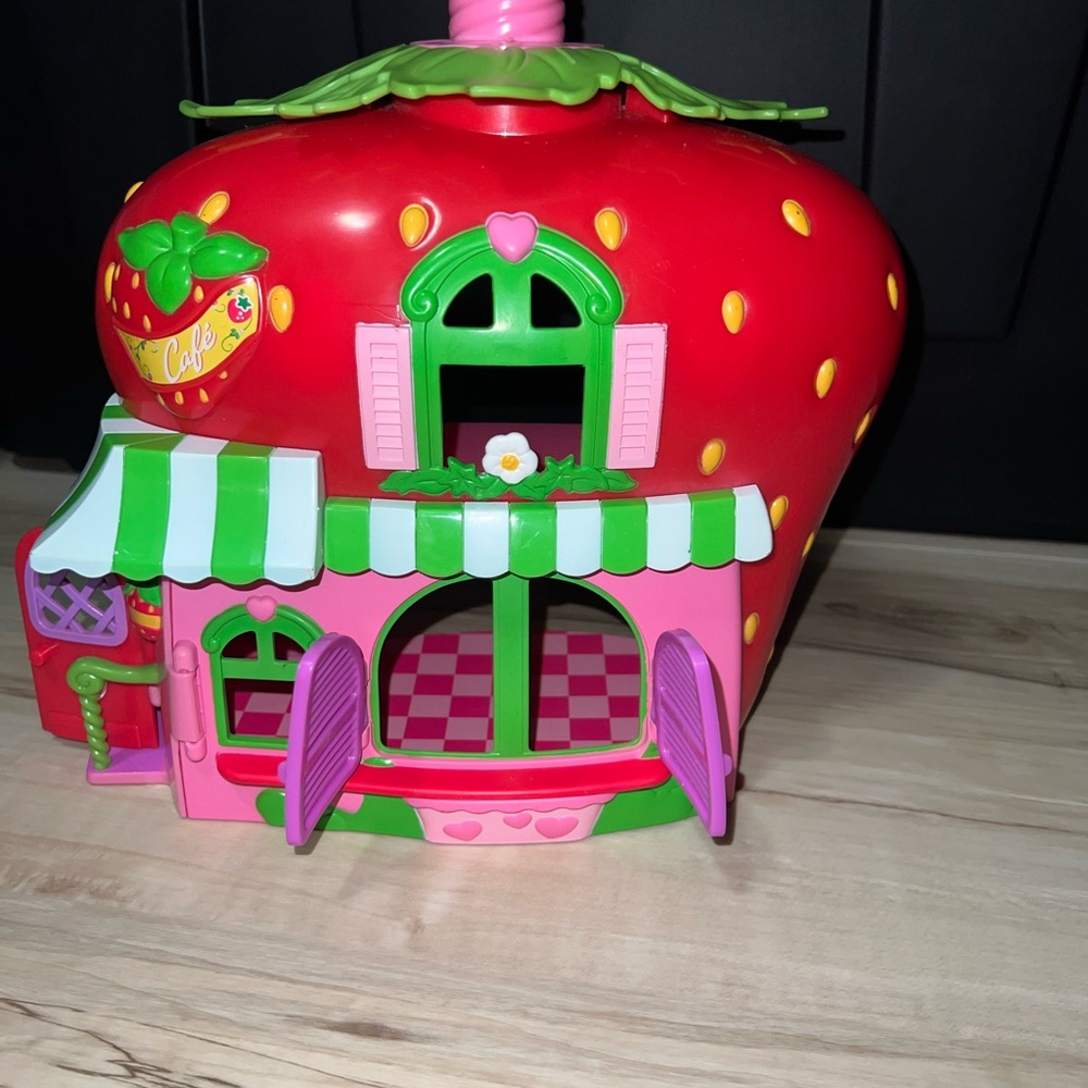 Strawberry Shortcake Whirly Bird Berry Cafe Accessories dolls playset 2008